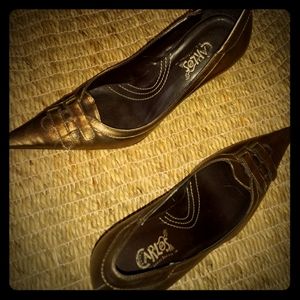 Bronze pointy heels